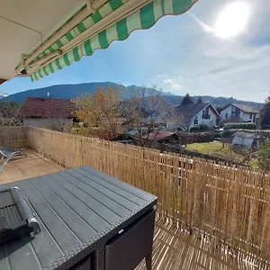 Apartment Et Montagne: Spacious With Terrace Near St Jorioz, Saint-Jorioz